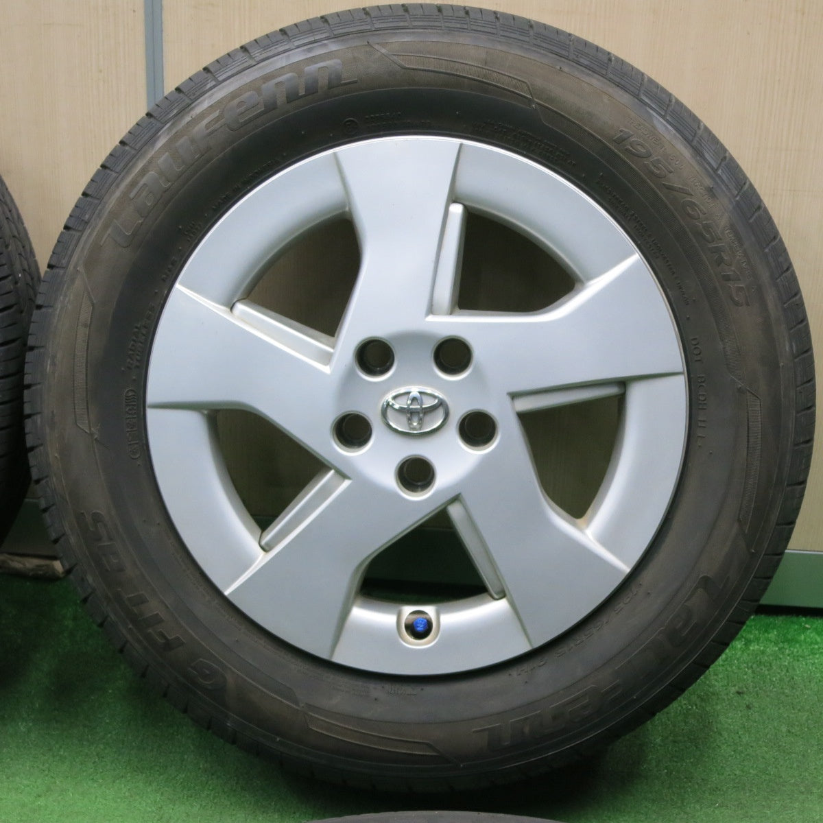 [送料無料] バリ溝！9.5分以上★トヨタ 30系 プリウス 純正 195/65R15 セイバーリング SL101 ラウフェン G FIT as 15インチ PCD100/5H★5012804NJノ