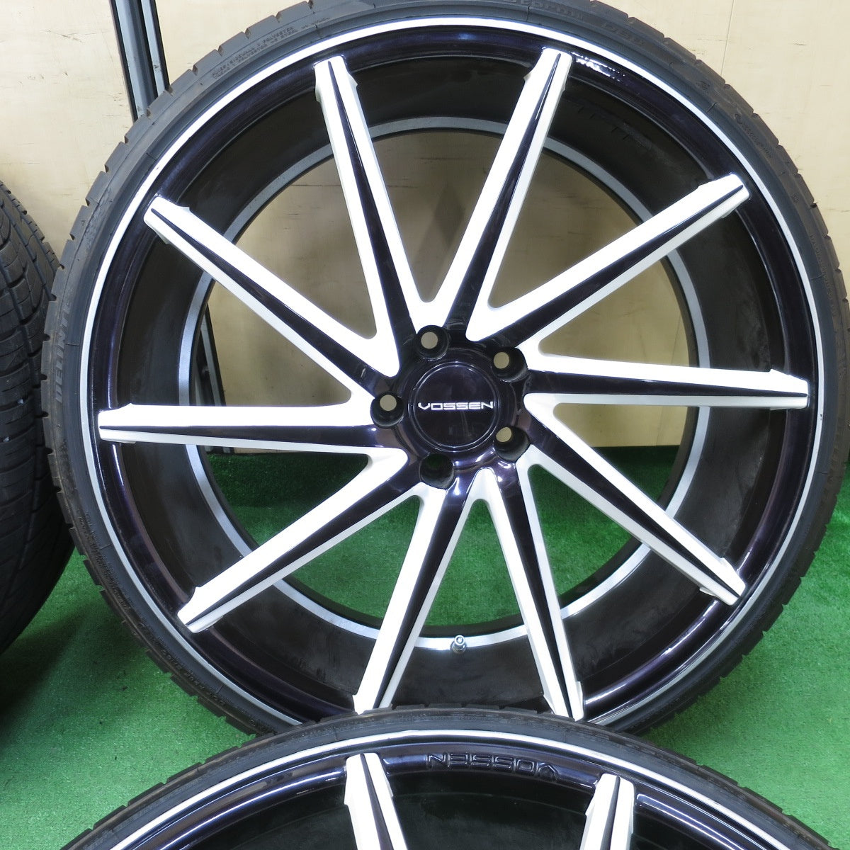 *送料無料* バリ溝！21年！ほぼ10分★VOSSEN 245/30R22 デリンテ Desert StormⅡ DS8 ヴォッセン 22インチ PCD114.3/5H★4042208KMノ