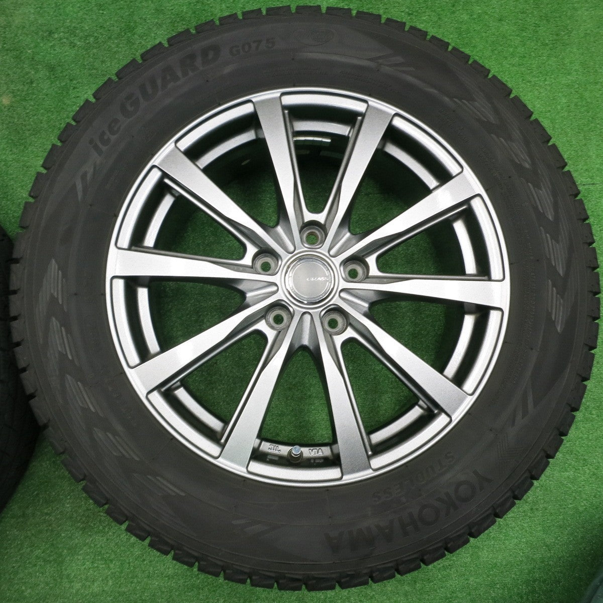 [送料無料] バリ溝！20年！キレイ！9.5分★スタッドレス 225/65R17 ヨコハマ アイスガード G075 GRASS グラス 17インチ PCD114.3/5H★4092101NJス