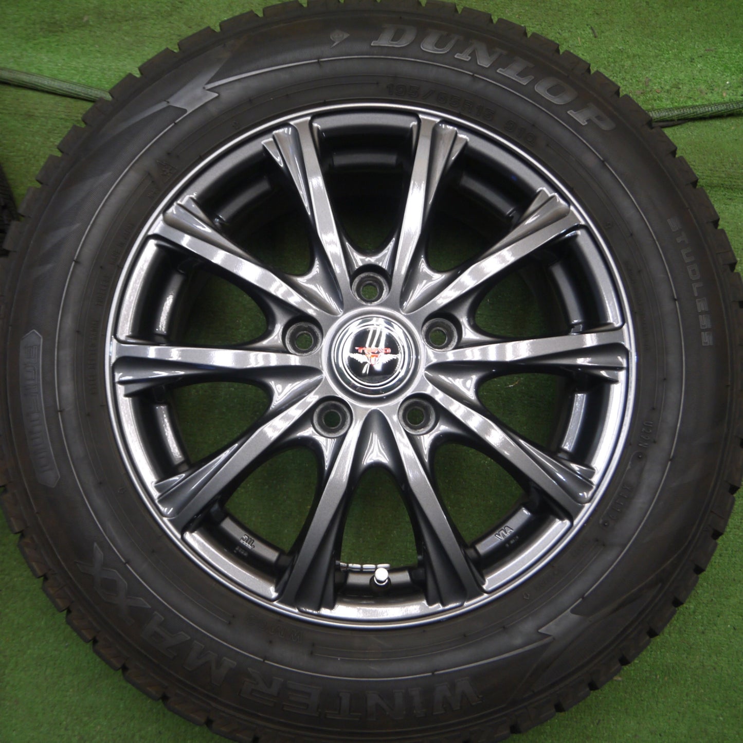 *送料無料* バリ溝！キレイ！9分★スタッドレス 195/65R15 ダンロップ ウインターマックス WM02 TEAD テッド 15インチ PCD114.3/5H★4040112Hス