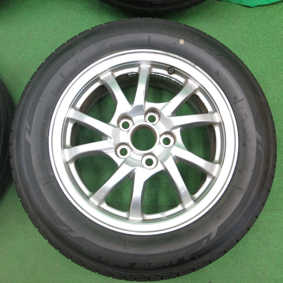 *送料無料* バリ溝！23年！9.5分★トヨタ プリウスα 純正 205/60R16 ブリヂストン LUFT RV2 16インチ PCD114.3/5H★4051009ナノ