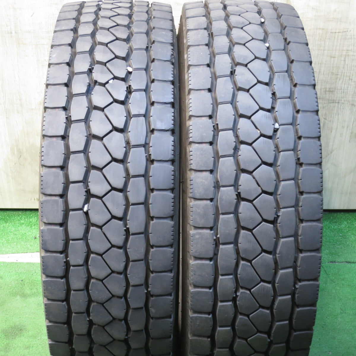 *送料無料* バリ溝！22年！8.5分★トラック タイヤ 265/70R19.5 140/138J ブリヂストン エコピア M801Ⅱ ミックス 19.5インチ★4032702クスタ