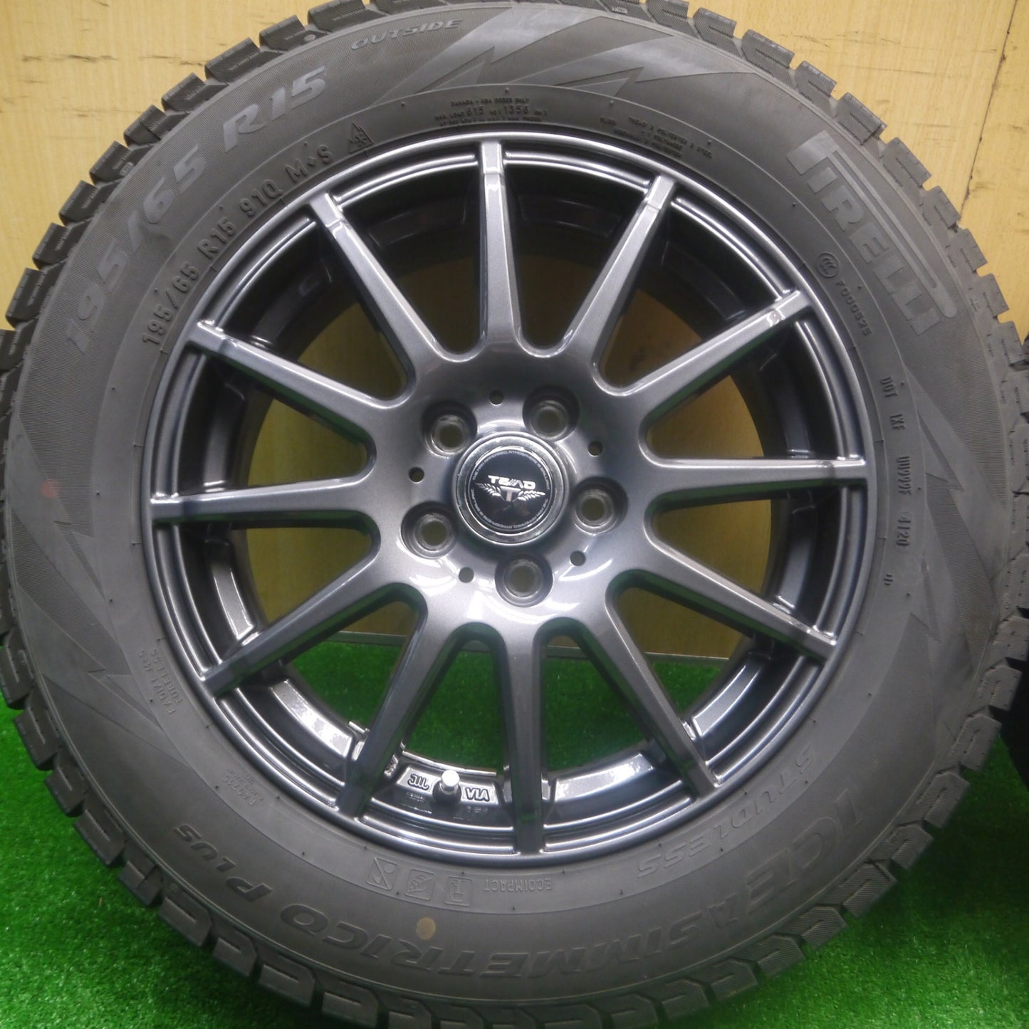 *送料無料* キレイ！20年★プリウス等 195/65R15 スタッドレス ピレリ アイスアシンメトリコ プラス TEAD テッド 15インチ PCD100/5H★4082001Hス