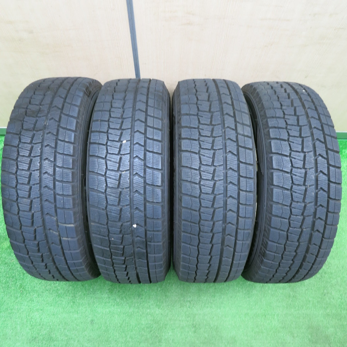 [送料無料] 超バリ溝！23年！キレイ！9.5分以上★スタッドレス 195/65R15 ダンロップ ウインターマックス WM02 GRASS グラス 15インチ PCD114.3/5H★4111507NJス