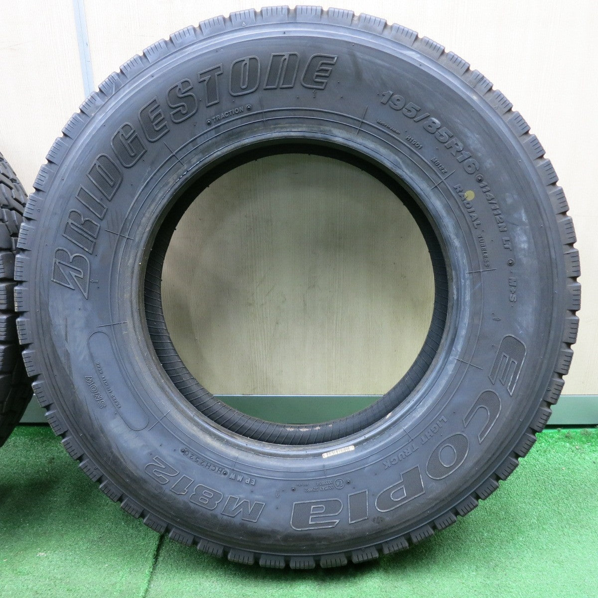 *送料無料* バリ溝！20年！9.5分★トラック タイヤ 195/85R16 114/112N ブリヂストン エコピア M812 ミックス オールシーズン 16インチ★4071301NJスタ