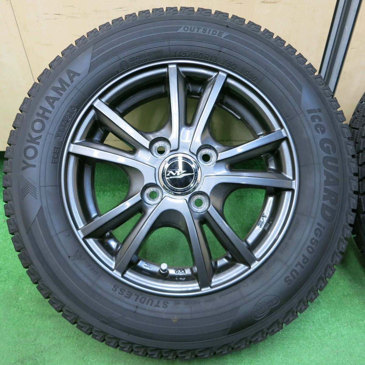 *送料無料* 超バリ溝！キレイ！ほぼ10分★スタッドレス 145/80R13 ヨコハマ アイスガード iG50 プラス NIRVANA NV ニルバーナ 13インチ PCD100/4H★4051408イス