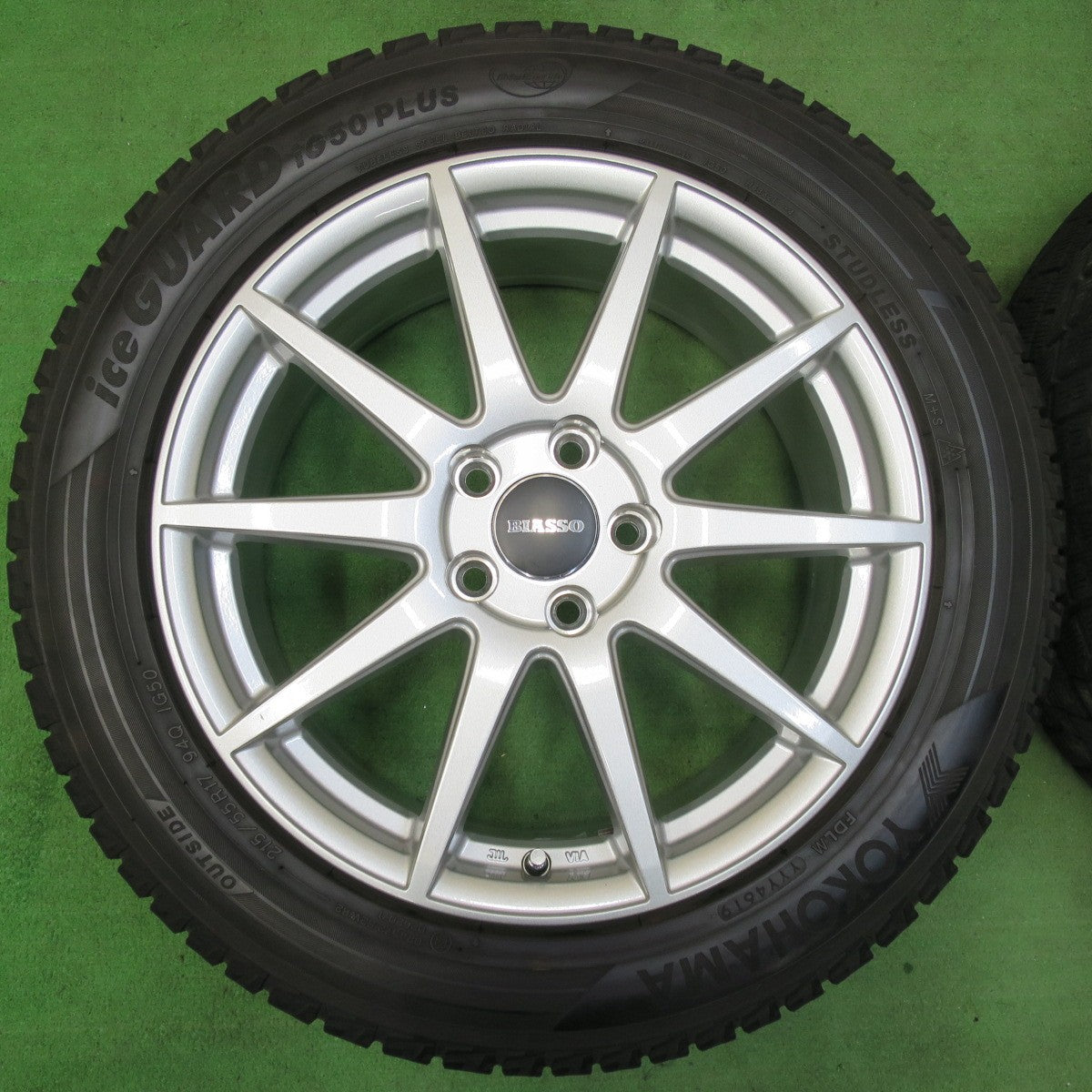 [送料無料] バリ溝！キレイ！9分★プジョー 等 BIASSO 215/55R17 スタッドレス ヨコハマ アイスガード iG50 プラス ビアッソ 17インチ PCD108/5H★4120311イス