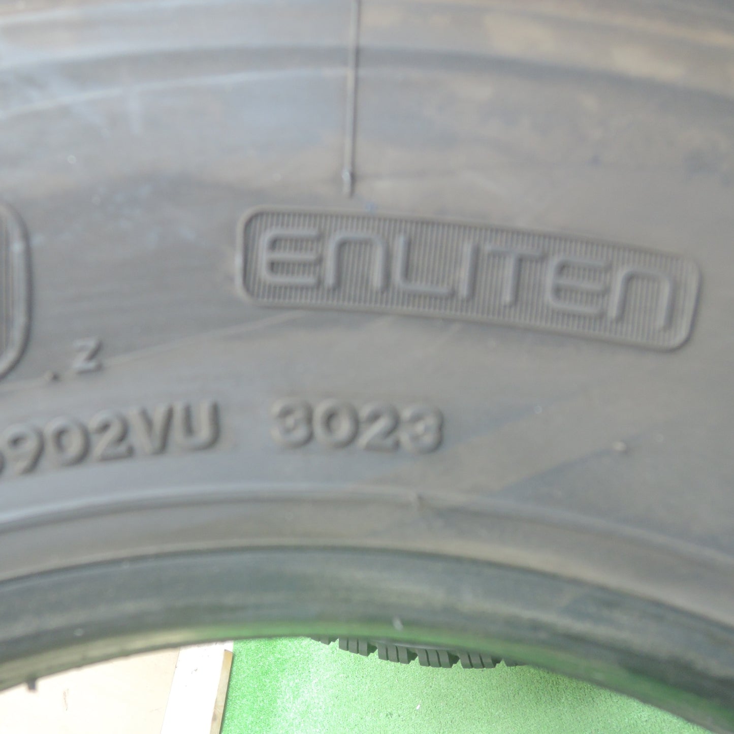 *送料無料* バリ溝！23年！9.5分★トラック タイヤ 225/80R17.5 123/122L スタッドレス ブリヂストン W999 17.5インチ★4042403KMスタ