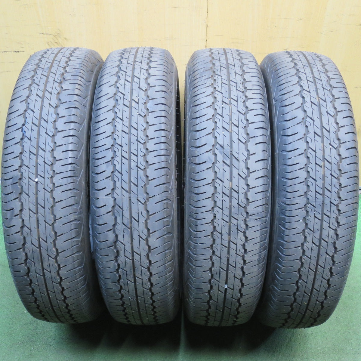 *送料無料* 新車外し！23年★195/80R15 ダンロップ AT20 グラントレック タイヤ 15インチ ジムニー シエラ 等★4031501KKノタ