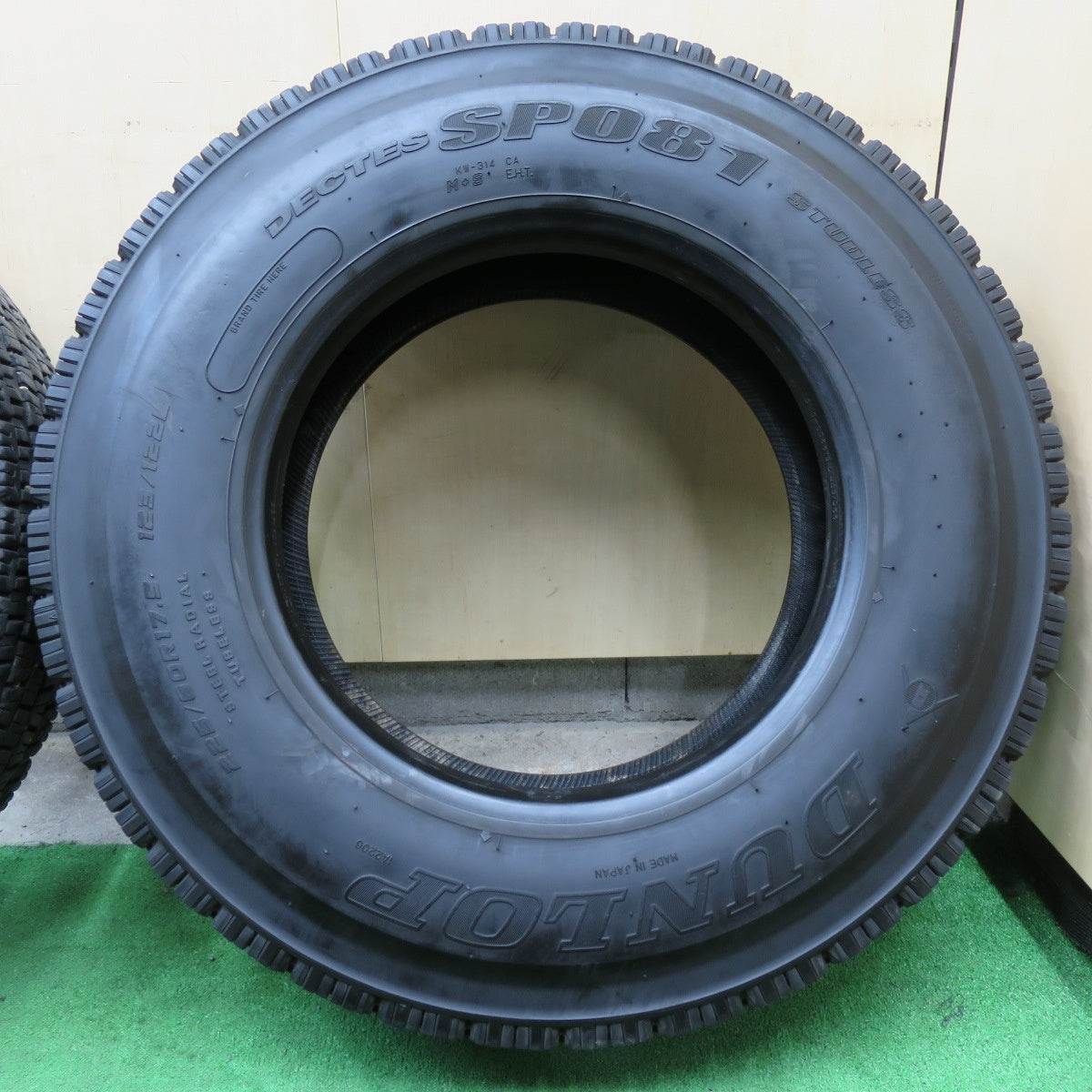 *送料無料* バリ溝！8.5分★トラック タイヤ 225/80R17.5 123/122L スタッドレス ダンロップ デクテス SP081 DECTES 17.5インチ★4072201イスタ