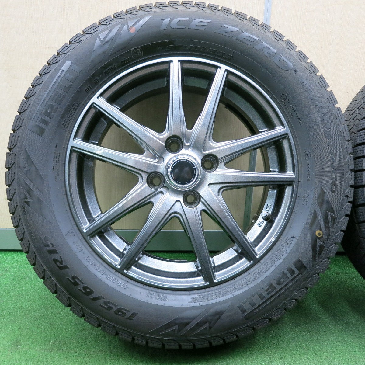 *送料無料* 超バリ溝！22年！綺麗！9.5分以上★スタッドレス 195/65R15 ピレリ アイスゼロ アシンメトリコ 社外 アルミ 15インチ PCD100/4H★4042602NJス