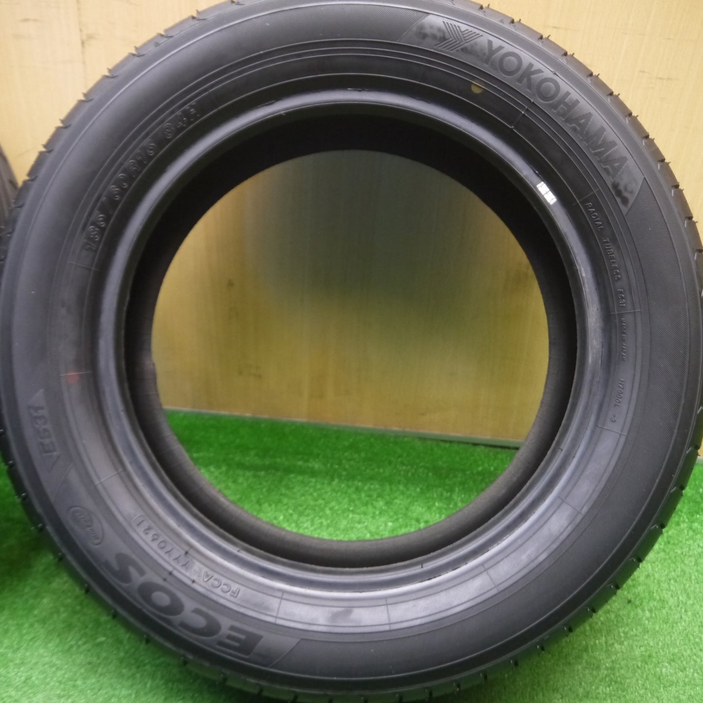 [送料無料] バリ溝！21年！ほぼ10分★185/60R15 ヨコハマ エコス ES31 タイヤ 15インチ フィット シャトル スイフト 等★4102201Hノタ