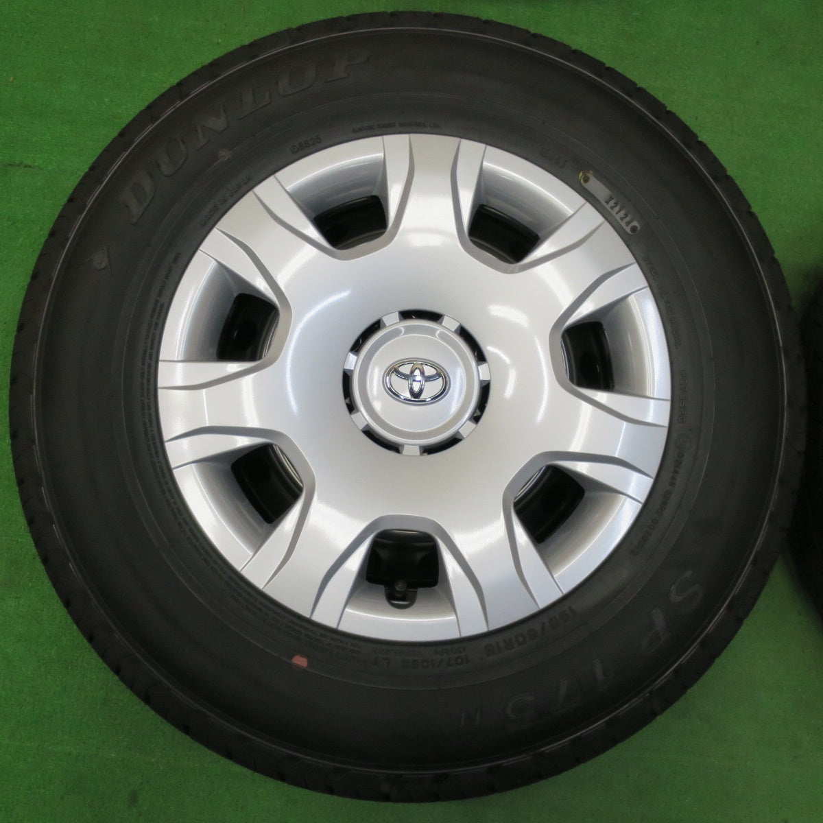 *送料無料* 新車外し！24年★トヨタ 200系 ハイエース 純正 スチール 195/80R15 107/105S ダンロップ SP175N 15インチ PCD139.7/6H★4072002イノ