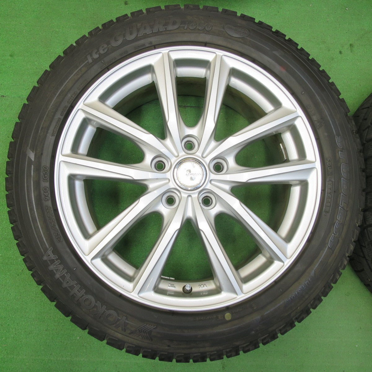 *送料無料* バリ溝！キレイ！9分★スタッドレス 215/55R17 ヨコハマ アイスガード iG50 GRASS グラス 17インチ PCD114.3/5H★4090102イス