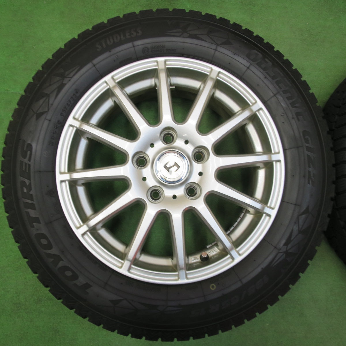 [送料無料] バリ溝！22年！キレイ！9分★スタッドレス 195/65R15 トーヨー オブザーブ GIZ2 weds ウェッズ 15インチ PCD114.3/5H★4121204イス