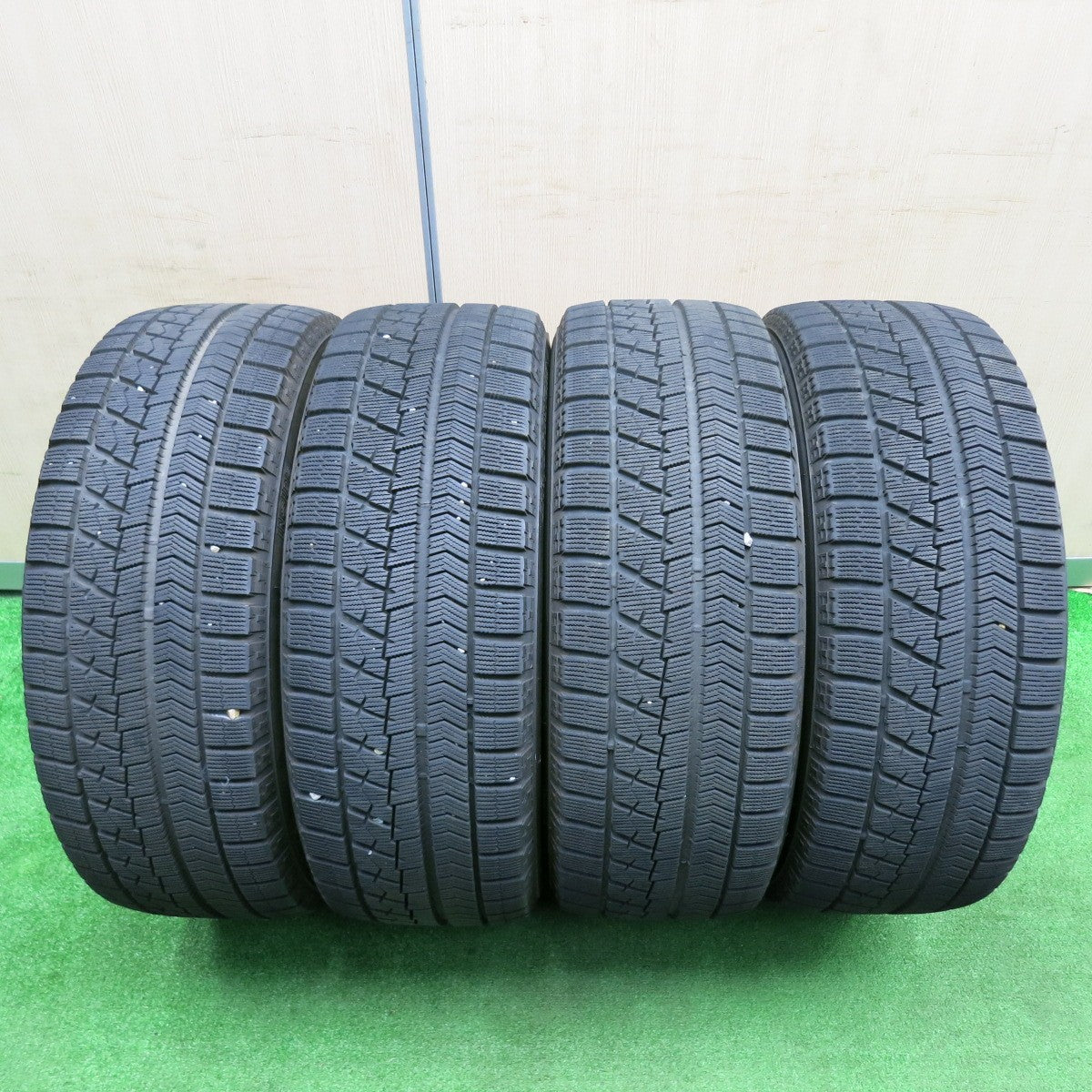 [送料無料] バリ溝！9.5分★スタッドレス 215/55R17 ブリヂストン ブリザック VRX BLONKS ブロンクス 17インチ PCD114.3/5H★4112503TNス