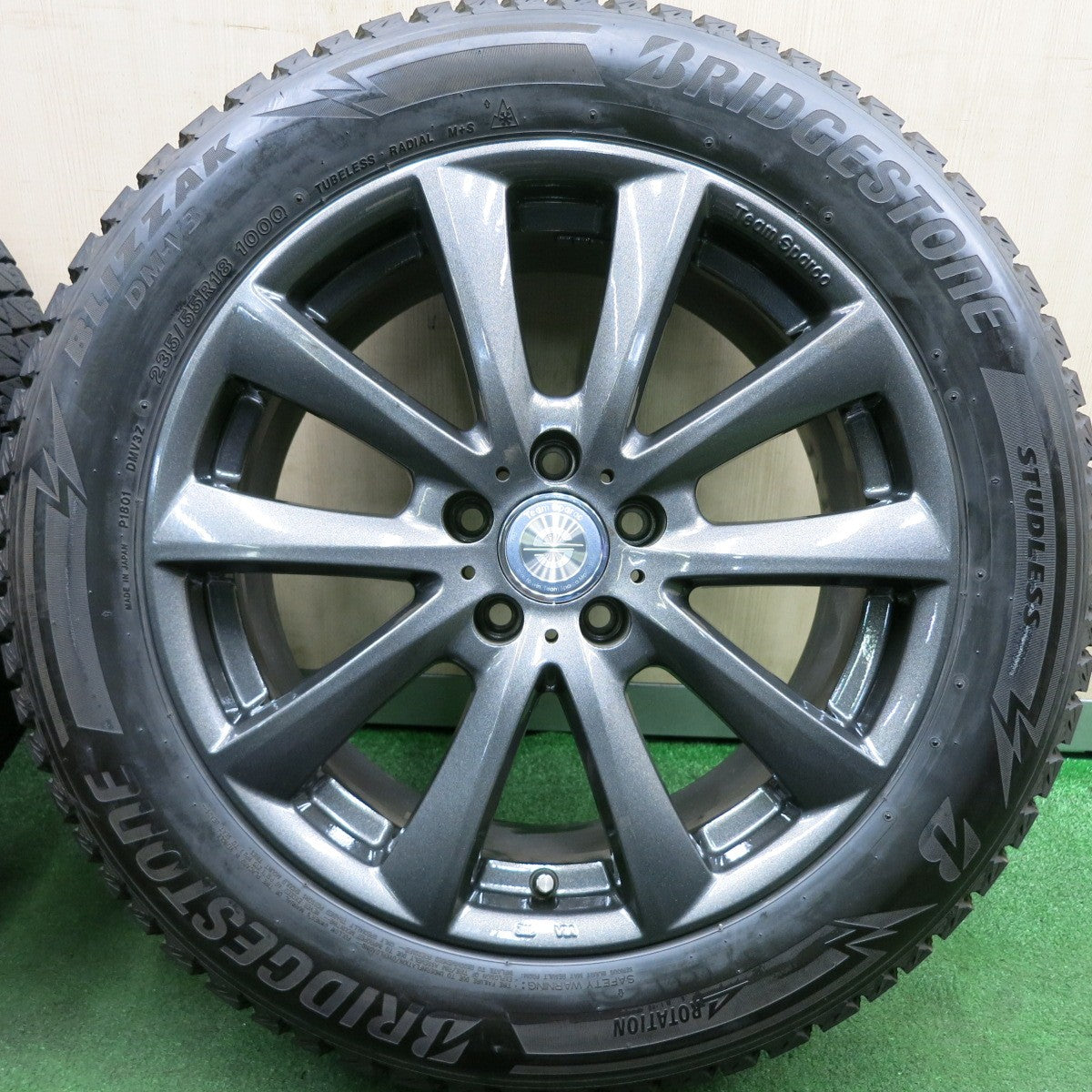 *送料無料* バリ溝！キレイ！9.5分★ワーゲン アウディ等 235/55R18 Team Sparco スタッドレス ブリヂストン ブリザック DM-V3 チームスパルコ PCD112/5H★4053104HAス