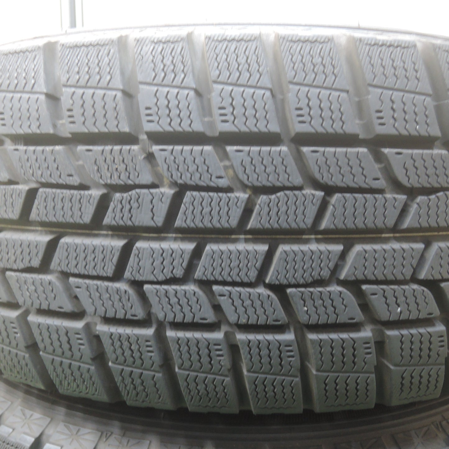 *送料無料* バリ溝！キレイ！9.5分以上★トヨタ 18 クラウンロイヤル 純正 215/60R16 スタッドレス グッドイヤー アイスナビ6 16インチ PCD114.3/5H★4032010SYス