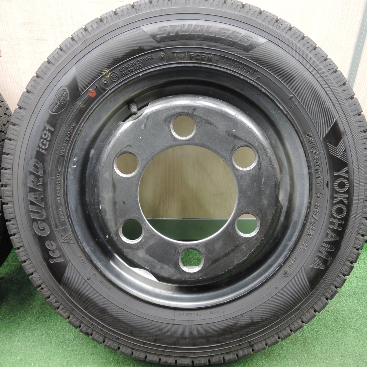 *送料無料* バリ溝！21年！9分★トラック タイヤ 145/80R13 88/86N スタッドレス ヨコハマ アイスガード iG91 スチール PCD184.15/6H★4031608HAス