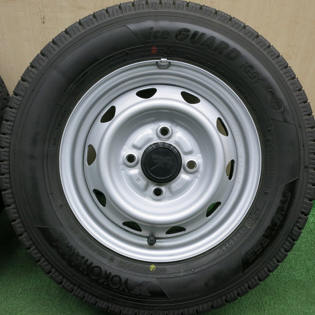 *送料無料* バリ溝！22年！キレイ！9.5分★スタッドレス 145/80R12 80/78N ヨコハマ アイスガード iG91 スチール ホイール 12インチ PCD100/4H★4042012HAス