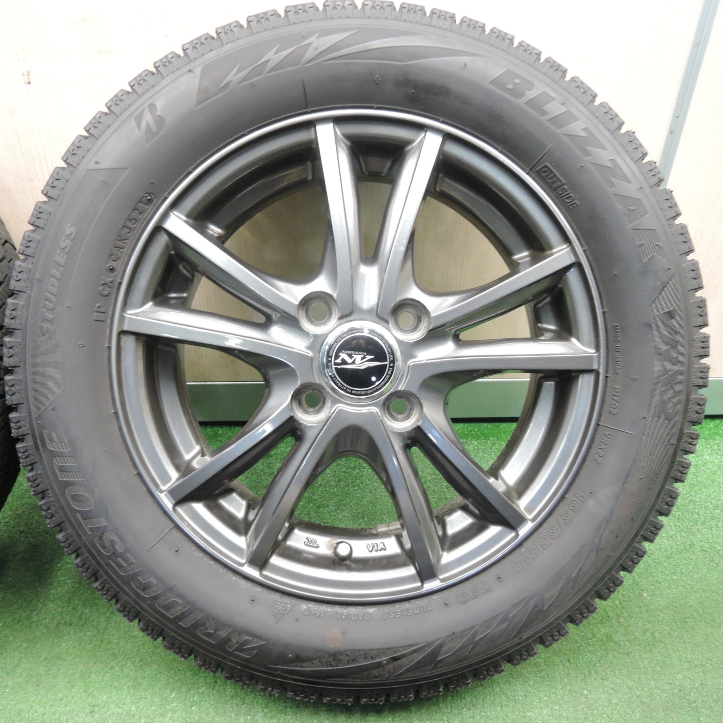 *送料無料* バリ溝！21年！キレイ！8.5分★スタッドレス 165/65R14 ブリヂストン ブリザック VRX2 NIRVANA NV ニルバーナ PCD100/4H★4030704TNス