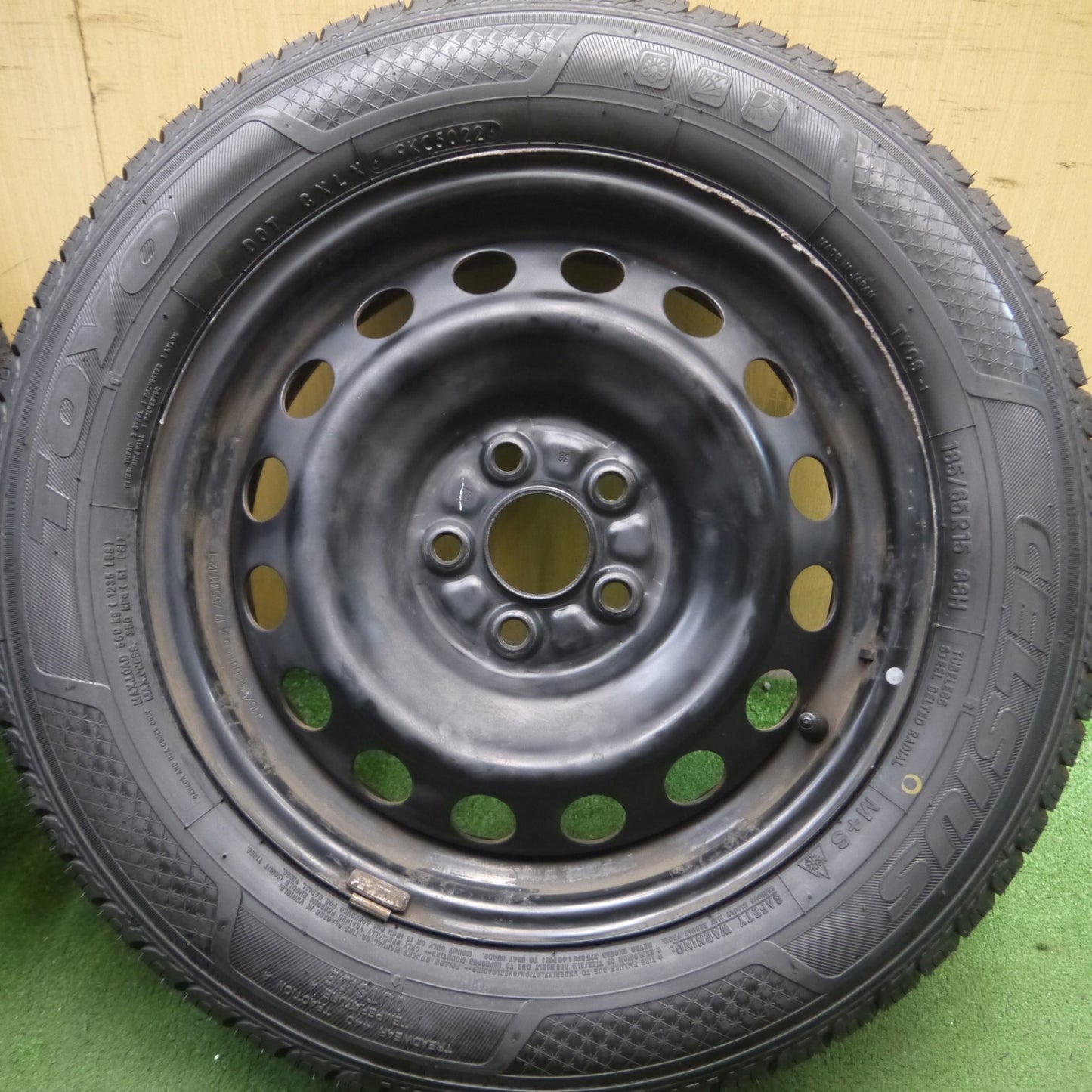 *送料無料* タイヤのみ未使用！22年★スタッドレス 185/65R15 トーヨー セルシアス スチール ホイール 15インチ PCD100/5H★4031310Hス