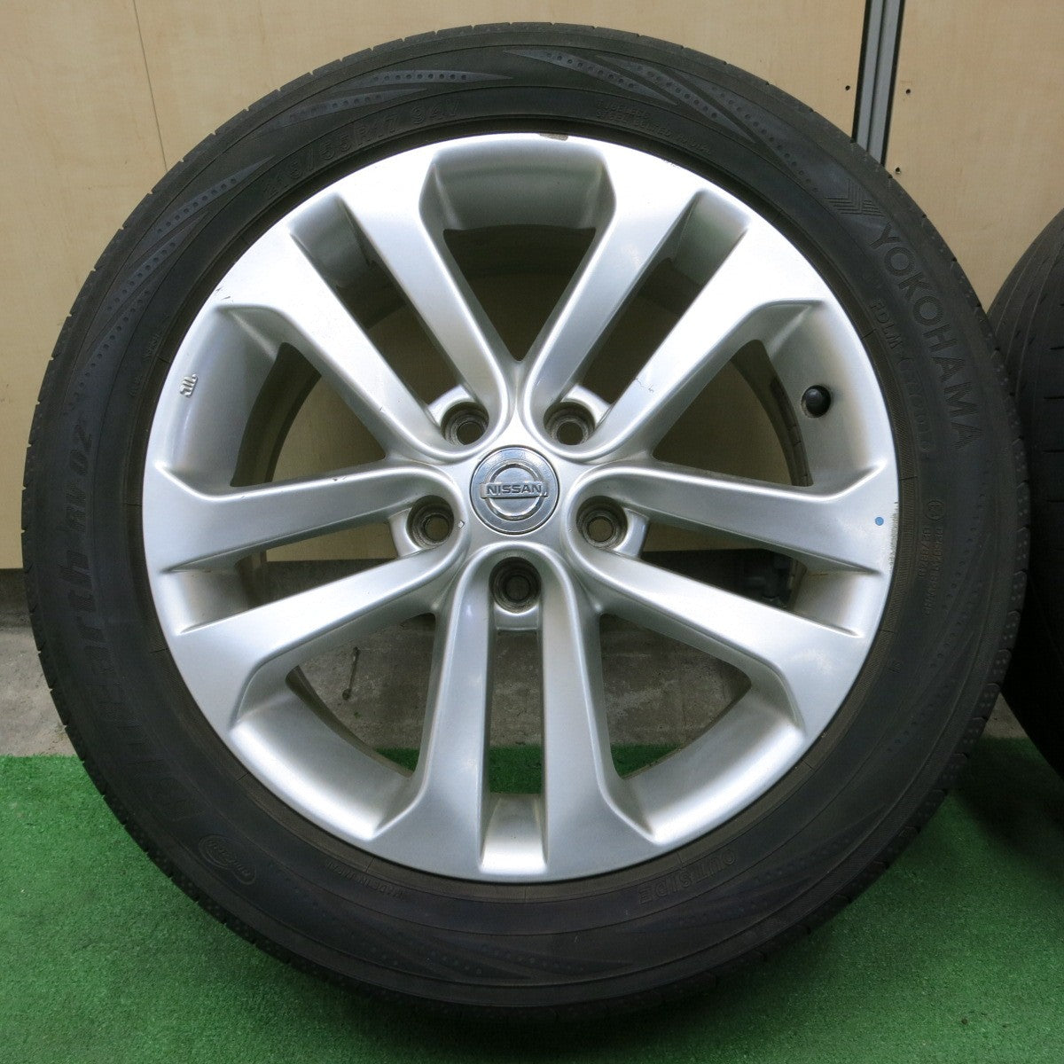 *送料無料* 4本価格★日産 ジューク 純正 215/55R17 ヨコハマ ブルーアース RV-02 17インチ PCD114.3/5H★4060803ナノ