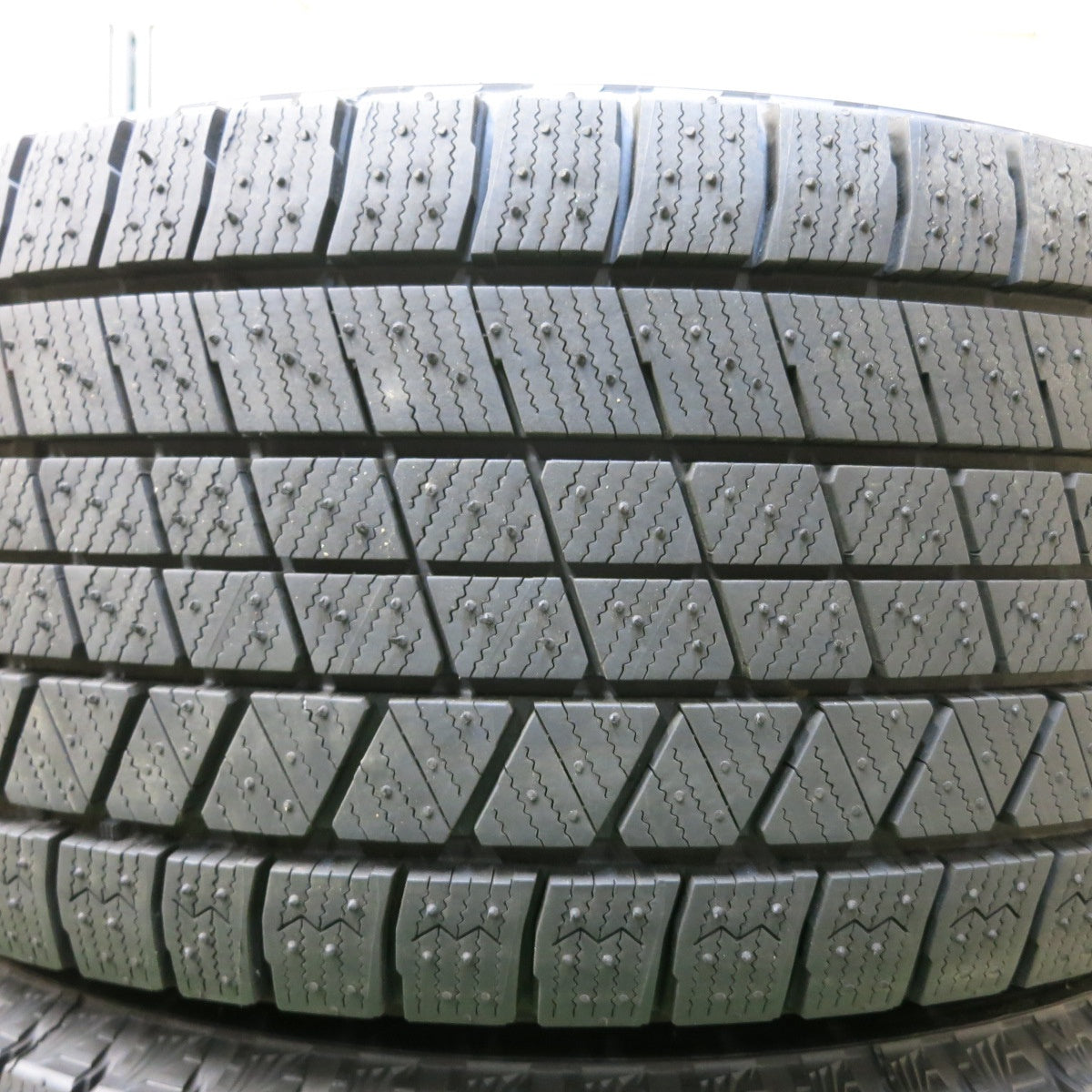 [送料無料] 超バリ溝！21年！キレイ！ほぼ10分★ベンツ 等 EUROTECH 235/55R18 スタッドレス ブリヂストン ブリザック VRX3 ユーロテック PCD112/5H★4100207SYス