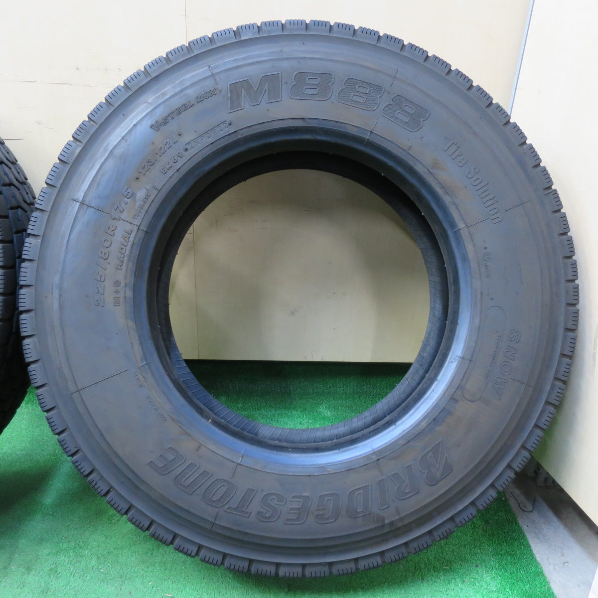 *送料無料* バリ溝！22年！9分★トラック タイヤ 225/80R17.5 123/122L ブリヂストン M888 ミックス オールシーズン 17.5インチ★4062408イスタ