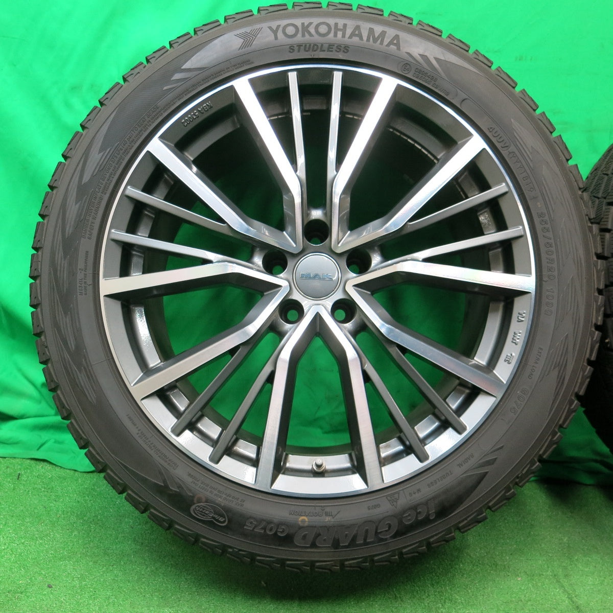 *送料無料* バリ溝！9.5分★ベンツ 等 MAK UNION 255/50R20 スタッドレス ヨコハマ アイスガード G075 20インチ PCD112/5H★4051504ナス