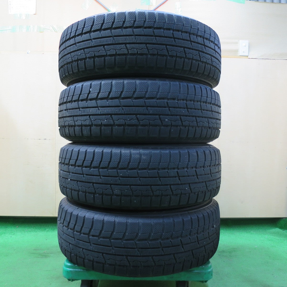 *送料無料* バリ溝！キレイ！9分★スタッドレス 225/65R17 トーヨー ウインタートランパス TX AZANE FB 17インチ PCD114.3/5H★4062703イス