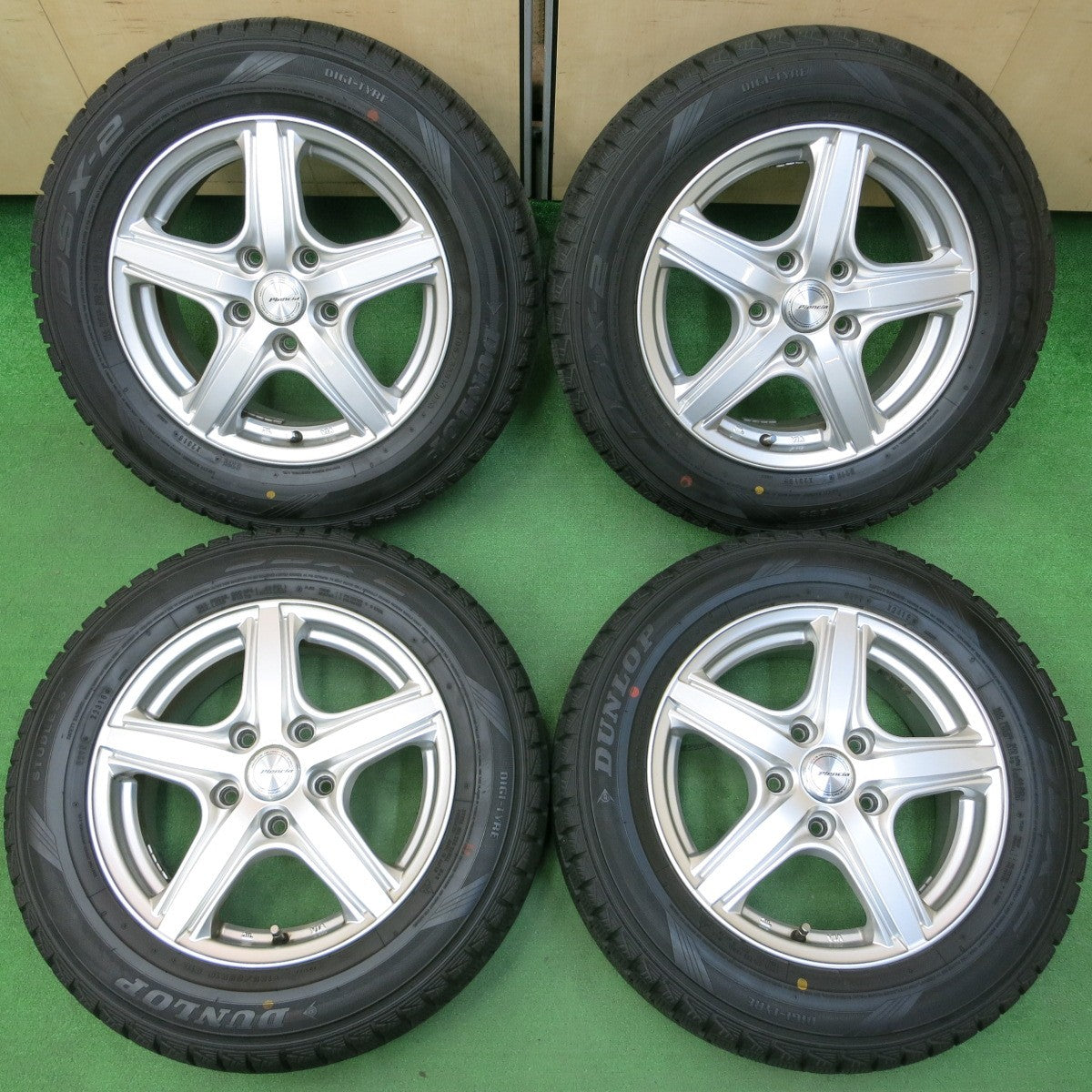 *送料無料* バリ溝！キレイ！9.5分以上★スタッドレス 195/65R15 ダンロップ DSX-2 Plencia プレンシア 15インチ PCD114.3/5H★4041906イス