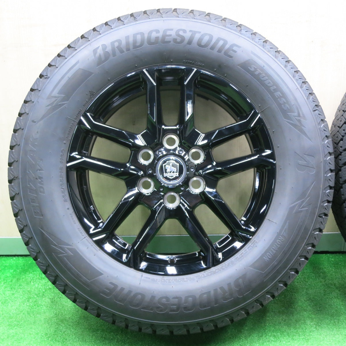 [送料無料] バリ溝！23年！キレイ！9.5分★ランクル等 BAREROCK KOSEI 265/65R18 スタッドレス ブリヂストン ブリザック DM-V3 ベアロック 光生 PCD139.7/6H★4100102NJス