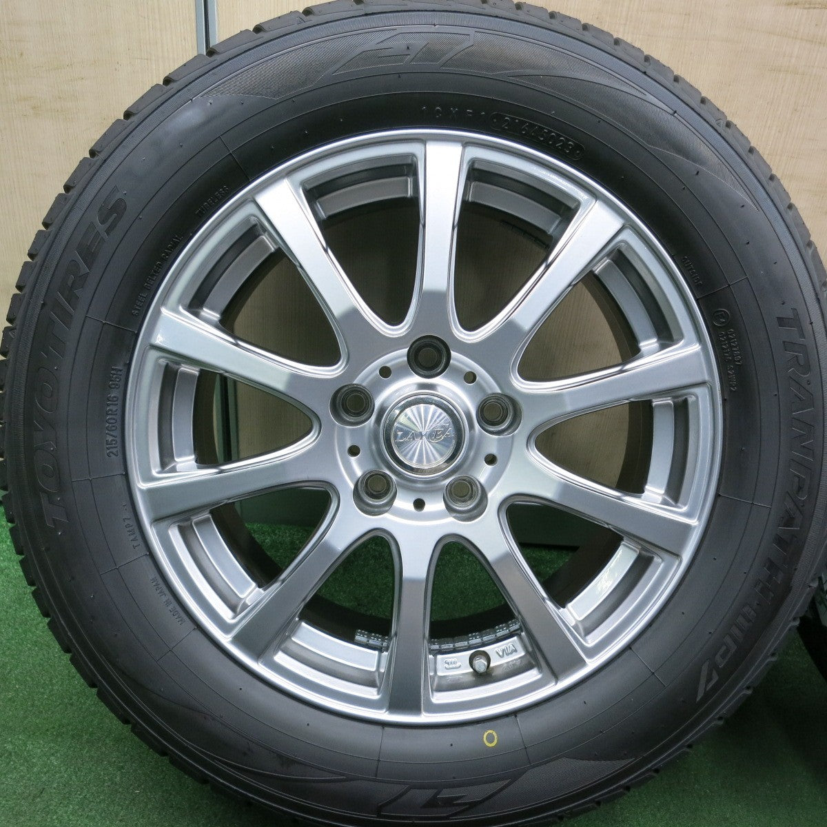 *送料無料* タイヤ未使用！23年！キレイ★215/60R16 トーヨー トランパス MP7 LAYCEA レイシア 16インチ PCD114.3/5H★4043001HAノ