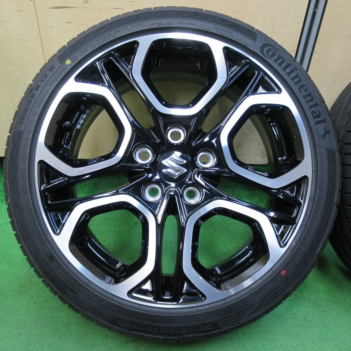 *送料無料* 新車外し！22年★スズキ ZC33S スイフト スポーツ 純正 195/45R17 コンチネンタル コンチスポーツ コンタクト5 17インチ PCD114.3/5H★4061105イノ