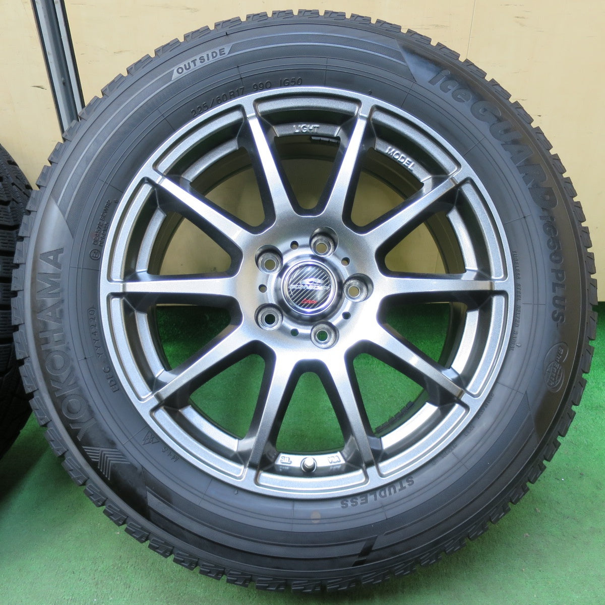 [送料無料] 超バリ溝！キレイ！ほぼ10分★スタッドレス 225/60R17 ヨコハマ アイスガード iG50 プラス SCHNEIDER シュナイダー 17インチ PCD114.3/5H★5012712イス