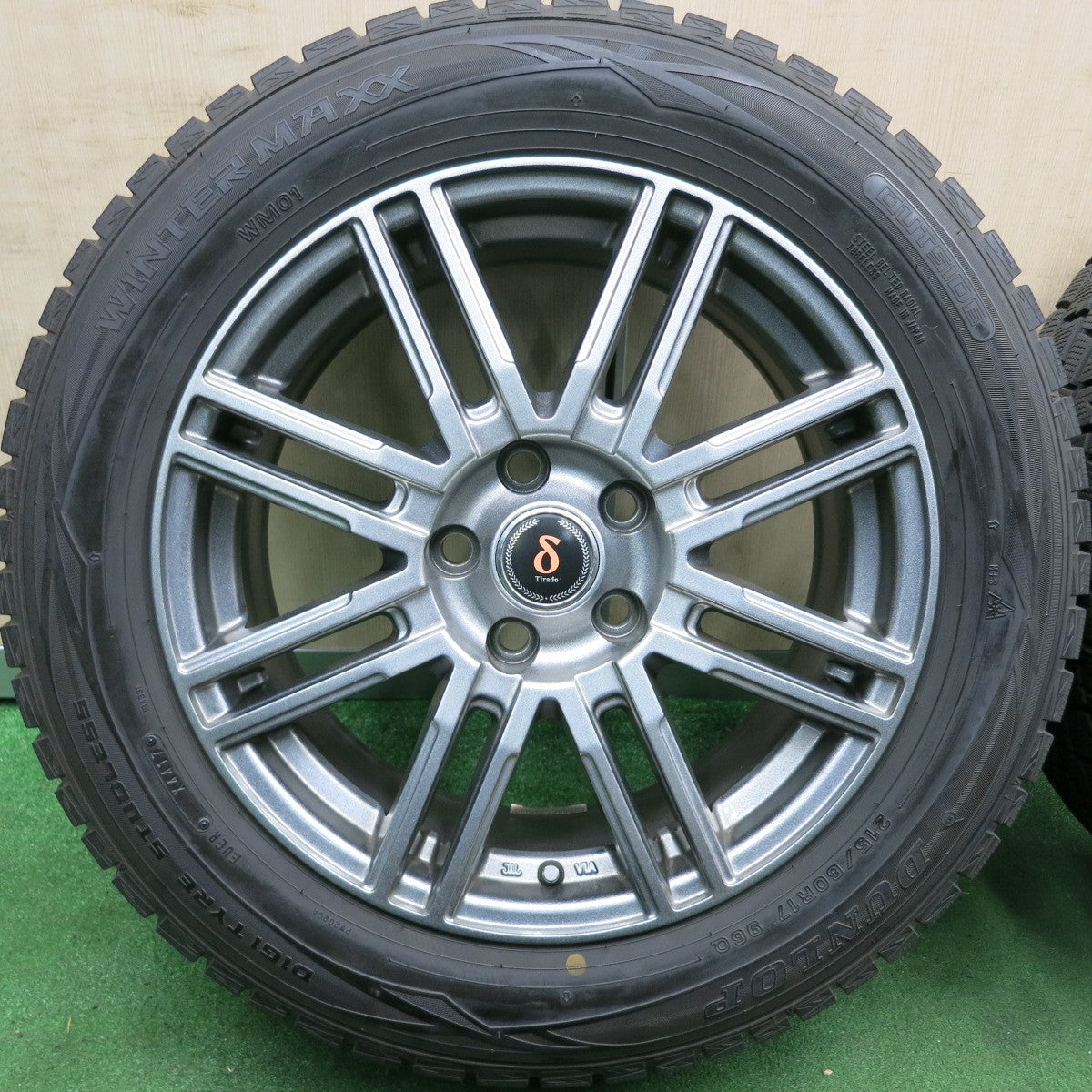 *送料無料* バリ溝！キレイ！9.5分★スタッドレス 215/60R17 ダンロップ ウインターマックス WM01 Tiradoδ ティラード 17インチ PCD114.3/5H★4052201HAス