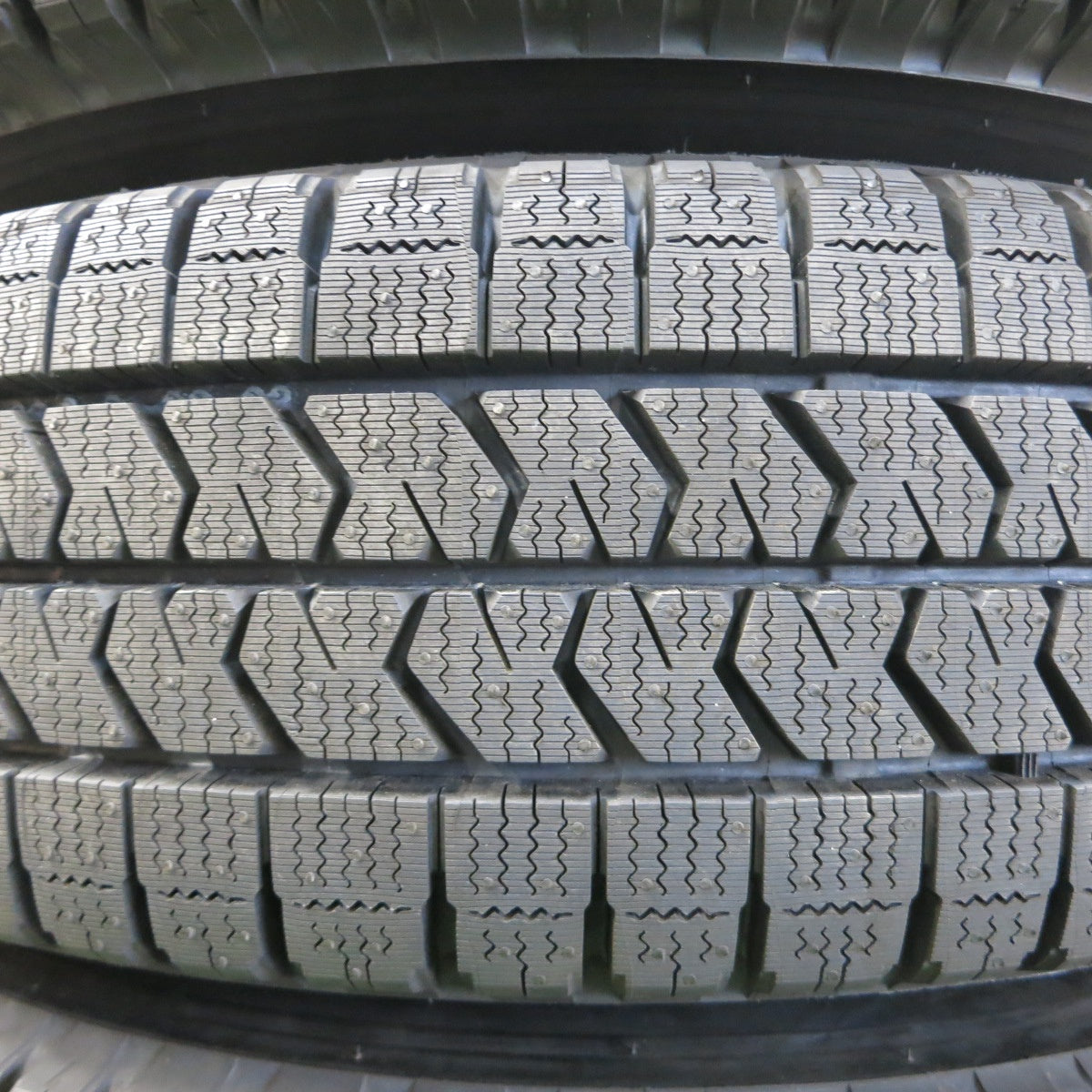 *送料無料* 未使用！23年★トラック タイヤ 205/75R16 113/111N スタッドレス ブリヂストン ブリザック W989 TOPY スチール 115-8C PCD208/5H★4061505ナス