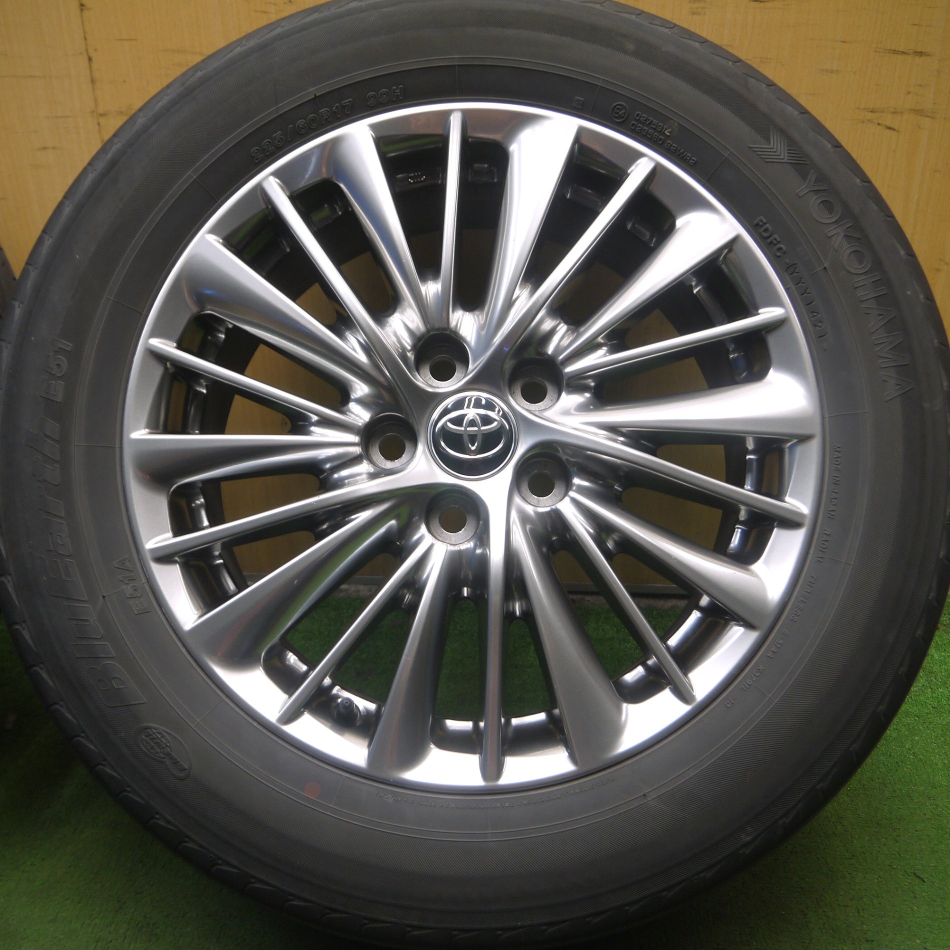 ヨコハマタイヤ 新車外し 225/60R17 ヨコハマ ブルーアース E51