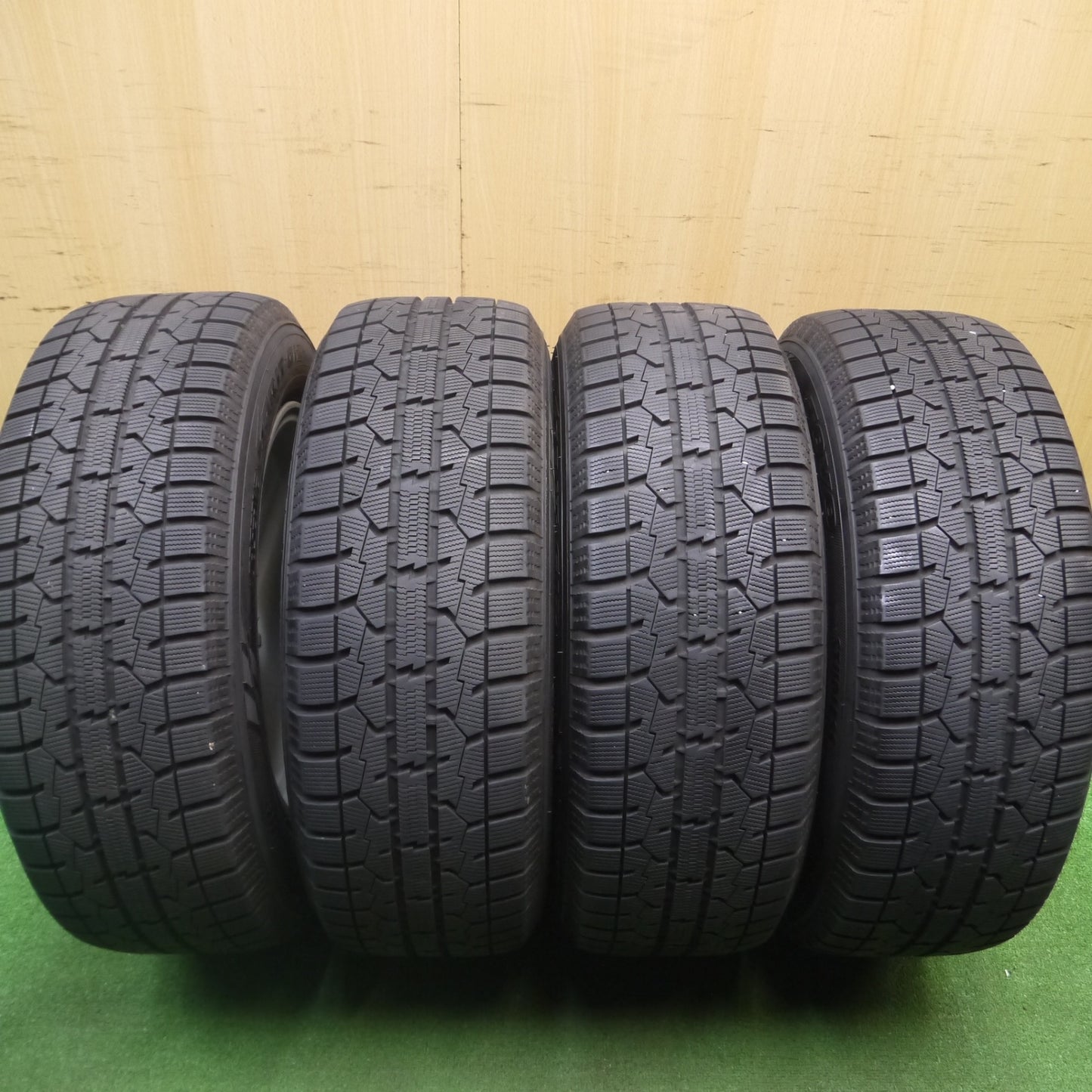 [送料無料] バリ溝！22年！キレイ！9.5分★トヨタ 130系 マークX 純正 215/60R16 スタッドレス トーヨー ガリット GIZ 16インチ PCD114.3/5H★4121801Hス