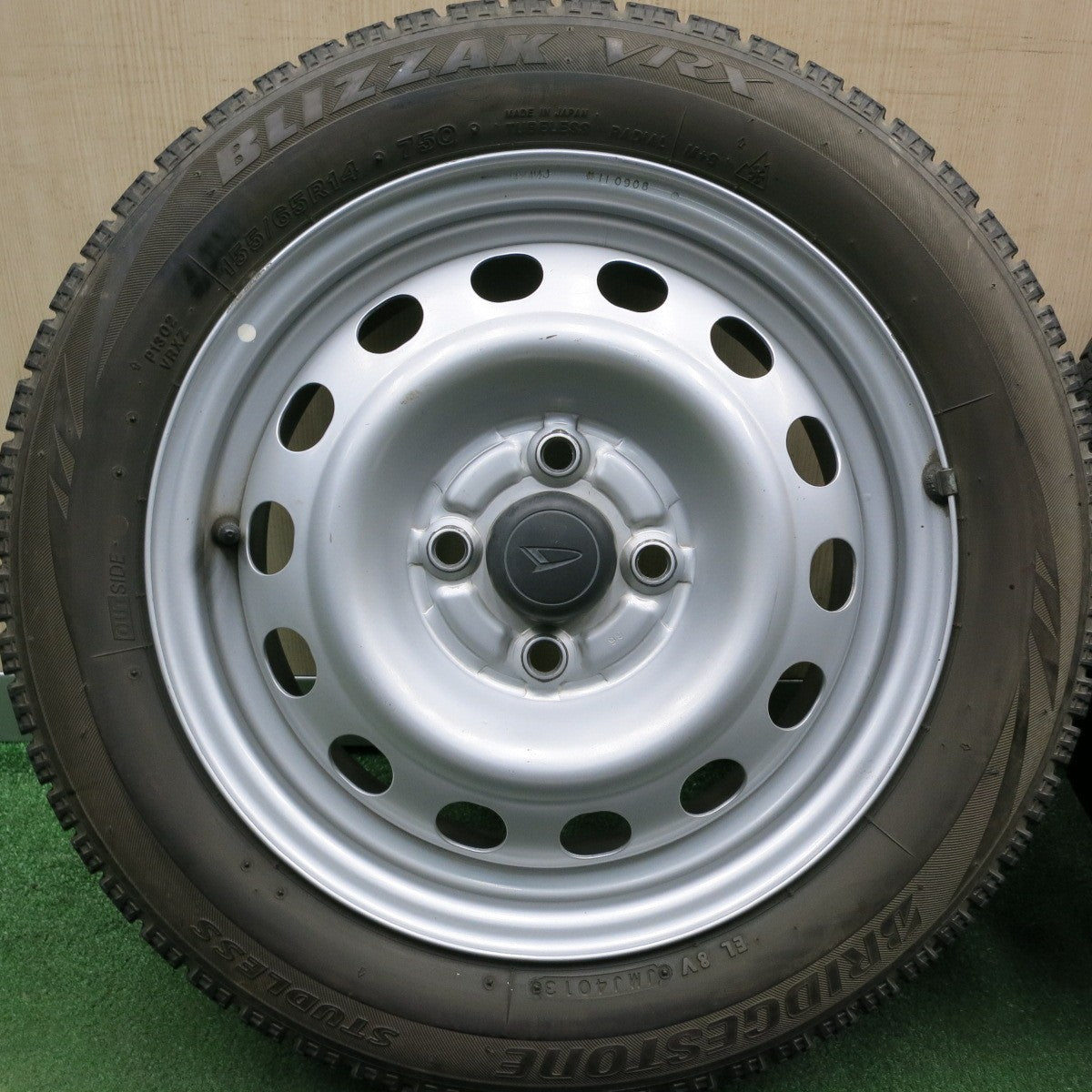 *送料無料* キレイ★ダイハツ ムーヴ 純正 スチール 155/65R14 スタッドレス ブリヂストン ブリザック VRX 14インチ PCD100/4H★4050801HAス