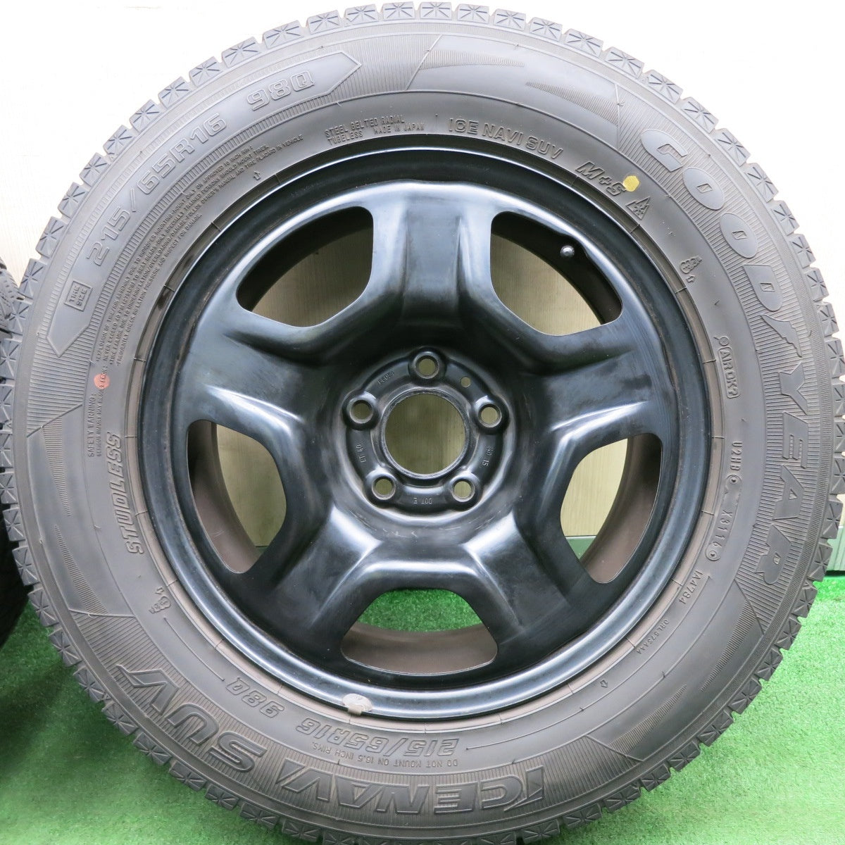 *送料無料* バリ溝！9.5分★ジープ レネゲード 純正 スチール MOPER 215/65R16 スタッドレス グッドイヤー アイスナビ SUV PCD110/5H★4051905HAス