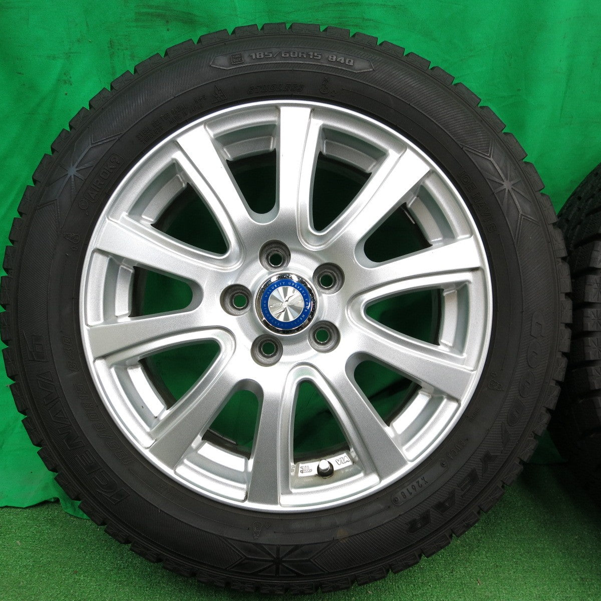 *送料無料* バリ溝！ほぼ10分★スタッドレス 185/60R15 グッドイヤー アイスナビ6 JENEIGE 15インチ PCD100/5H★4042704ナス