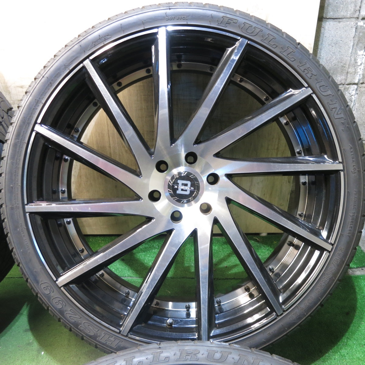 *送料無料* バリ溝！21年！ほぼ10分★BLADE ブレイド 295/30R26 フルラン HS299 PCD139.7/6H キャデラック エスカレード 等★4021602クノ