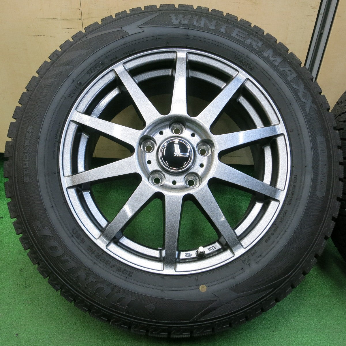 *送料無料* 超バリ溝！23年！キレイ！ほぼ10分★スタッドレス 205/65R16 ダンロップ ウインターマックス WM02 Ti WHEELS 16インチ PCD114.3/5H★4042910イス