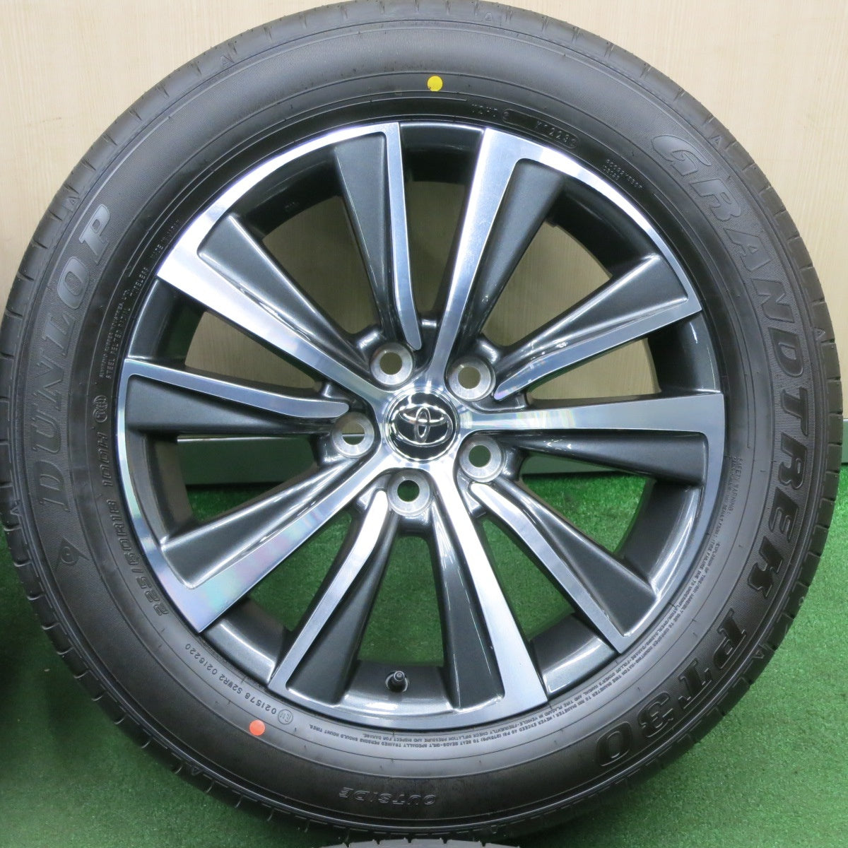 *送料無料* 新車外し！23年★トヨタ 80系 ハリアー Gグレード 純正 225/60R18 ダンロップ グラントレック PT30 18インチ PCD114.3/5H★4041004TNノ