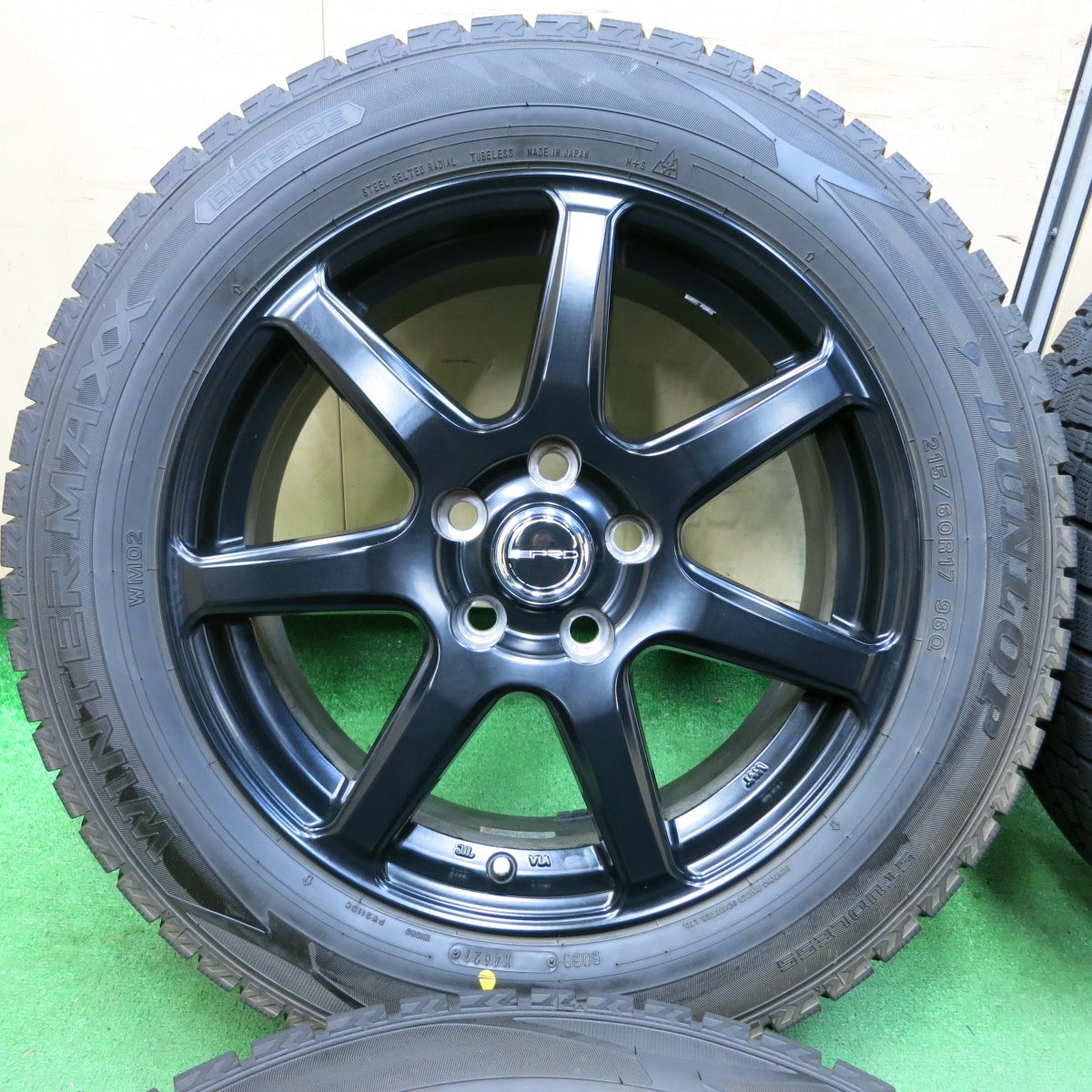 *送料無料* バリ溝！21年！キレイ！9.5分以上★スタッドレス 215/60R17 ダンロップ ウインターマックス WM02 PRD 17インチ PCD114.3/5H★4082005SYス