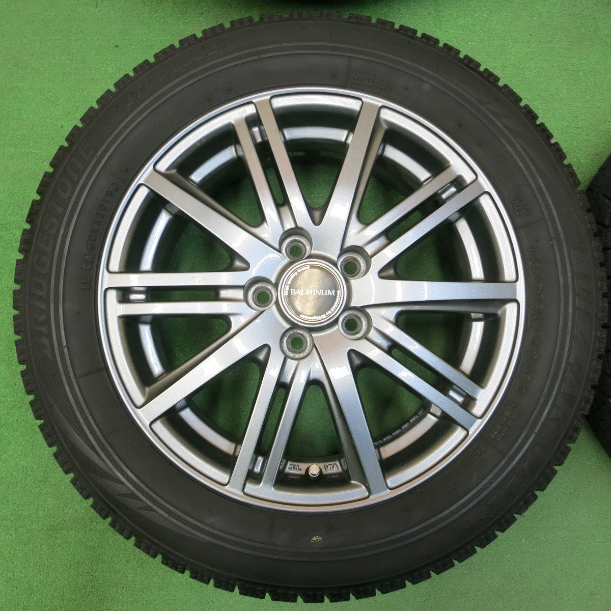 *送料無料* バリ溝！9分★スタッドレス 185/60R15 ブリヂストン ブリザック VRX BALMINUM バルミナ 15インチ PCD100/5H★4041005イス