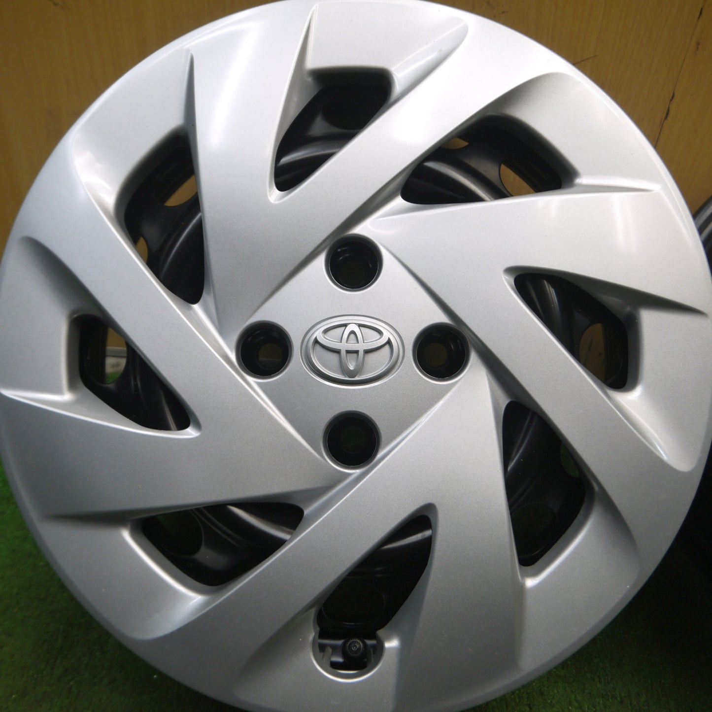 *送料無料* 新車外し★トヨタ アクア 純正 スチール ホイール 15インチ 15×5.5J PCD100/4H★4040309Hホ