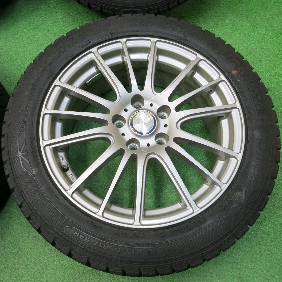 *送料無料* バリ溝！キレイ！9分★スタッドレス 215/55R17 グッドイヤー アイスナビ6 ravrion Selzer ラブリオン 17インチ PCD114.3/5H★4032705イス